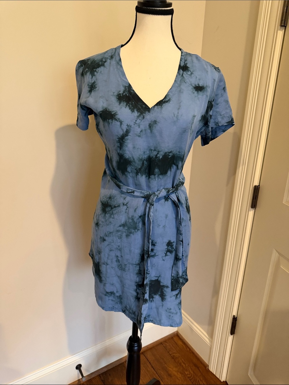 Blue Tie-Dye V-Neck Short Sleeve Dress with Waist Tie
